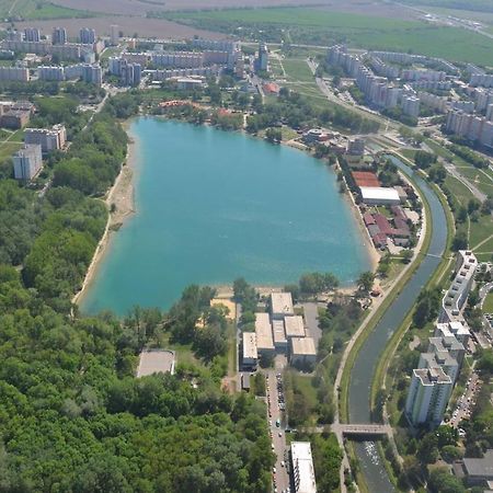 Lake Apartment, 2X Free Garage, 10 Mins To Centre Братислава Экстерьер фото