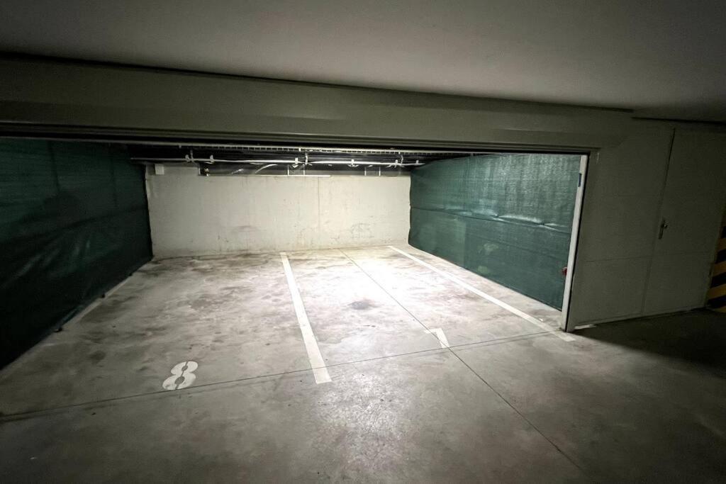 Lake Apartment, 2X Free Garage, 10 Mins To Centre Братислава Экстерьер фото