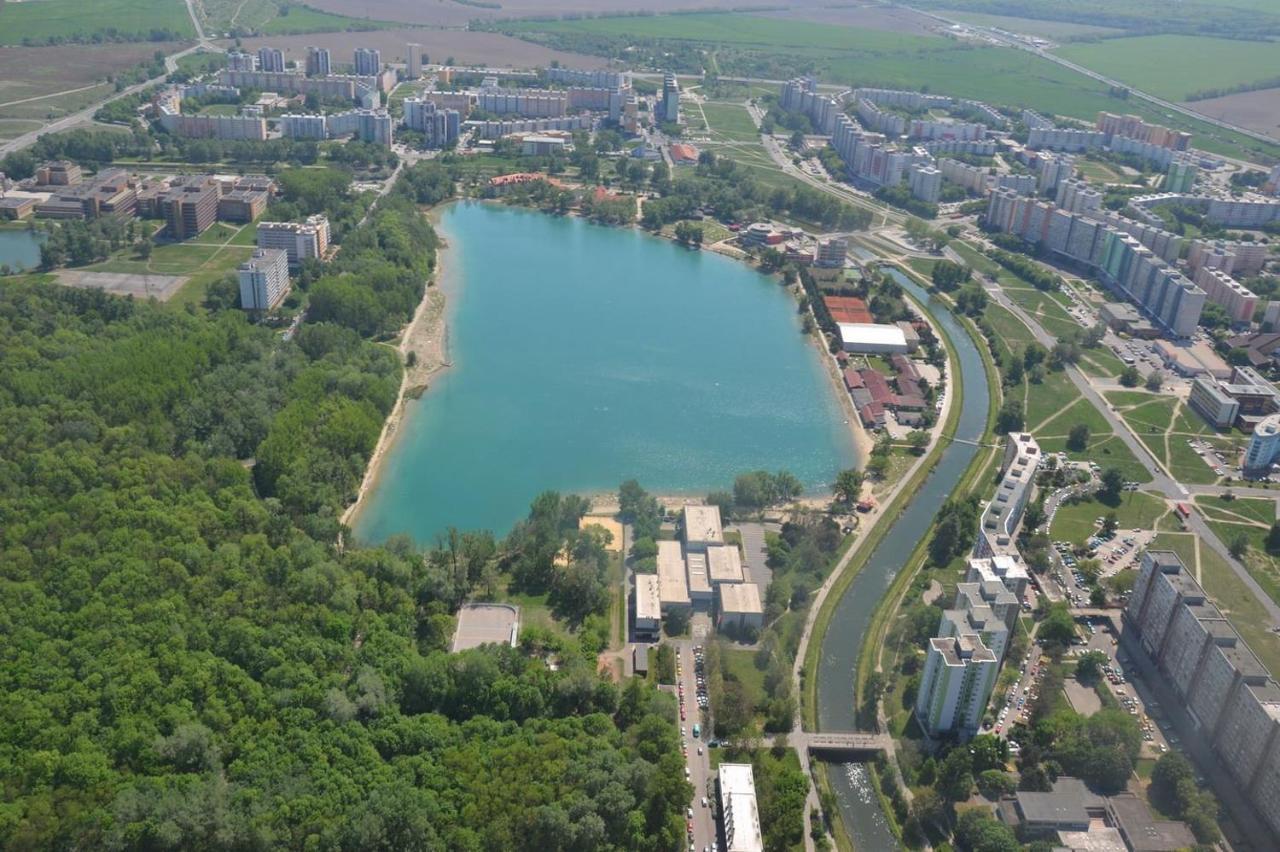 Lake Apartment, 2X Free Garage, 10 Mins To Centre Братислава Экстерьер фото